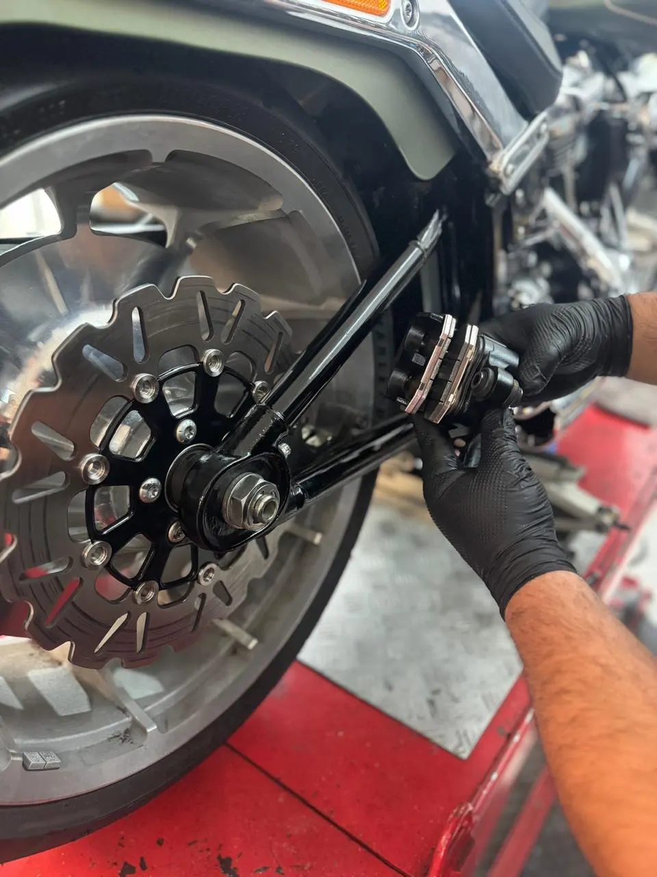Troca de pastilhas de freio em Harley Davidson na Rooter's Garage